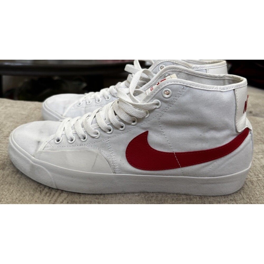EUC Nike Blazer Court SB Mid White University Red M9